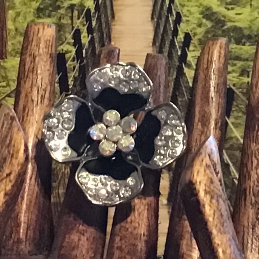 LIa Sophia Blooming Ring black lacquer with cut crystals (2013)